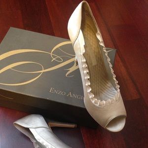 Enzo Angioloni Satin Peep Toe Pumps sz 8